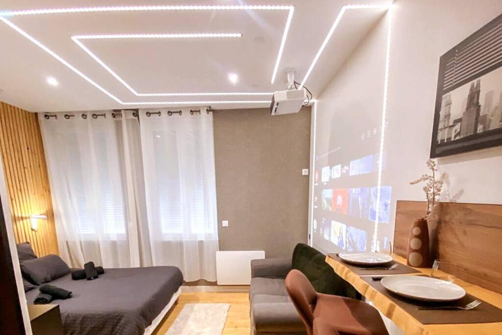 Le Pluvier D'Argent*Home Cinema Абвиль Экстерьер фото